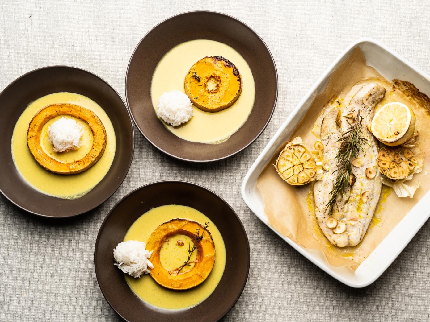 Bagt kulmule med bagt butternut squash, mild karry-æblesauce og ris
