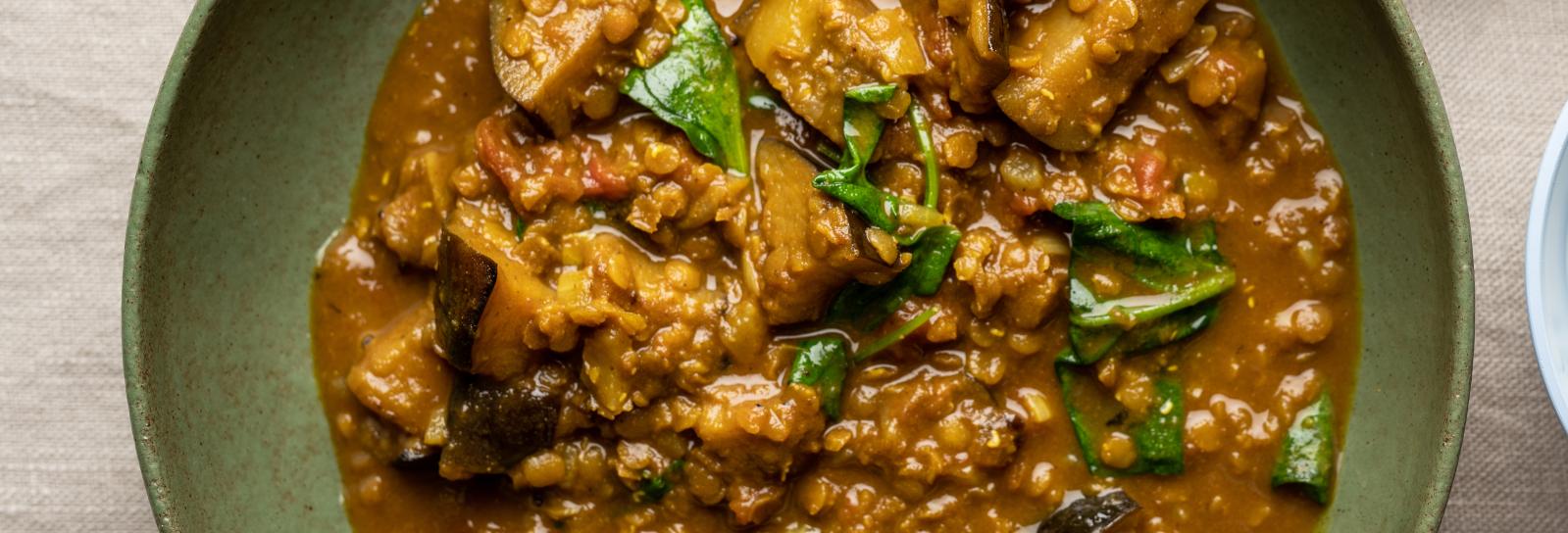 Aubergine-Dahl med spinat