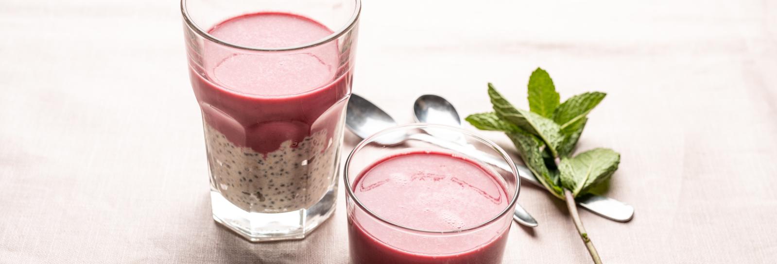 Chiagrød og smoothie med æbler, rødbeder