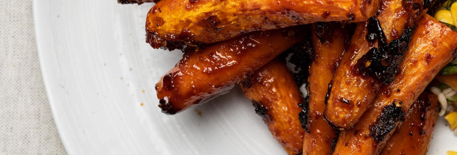 Bagte gulerødder i BBQ 