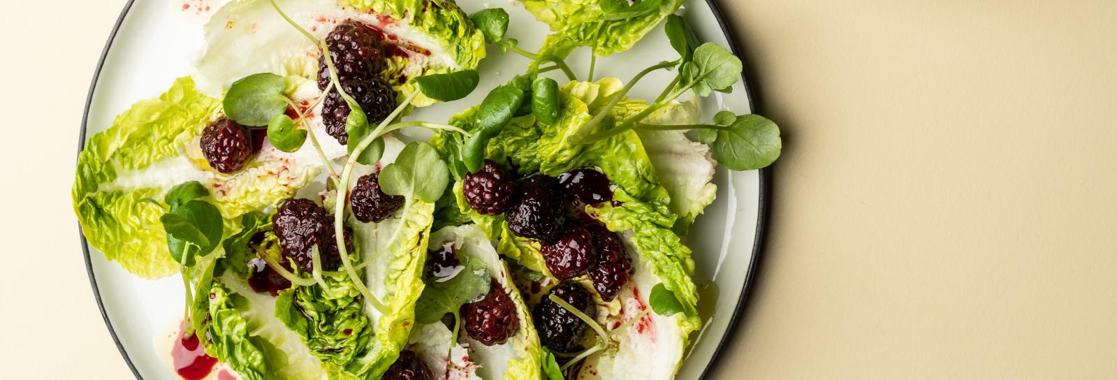 Hjertesalat med brombærdressing