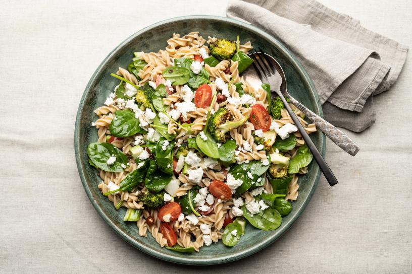 Pastaskruer med broccoli, linser, feta og nødder 