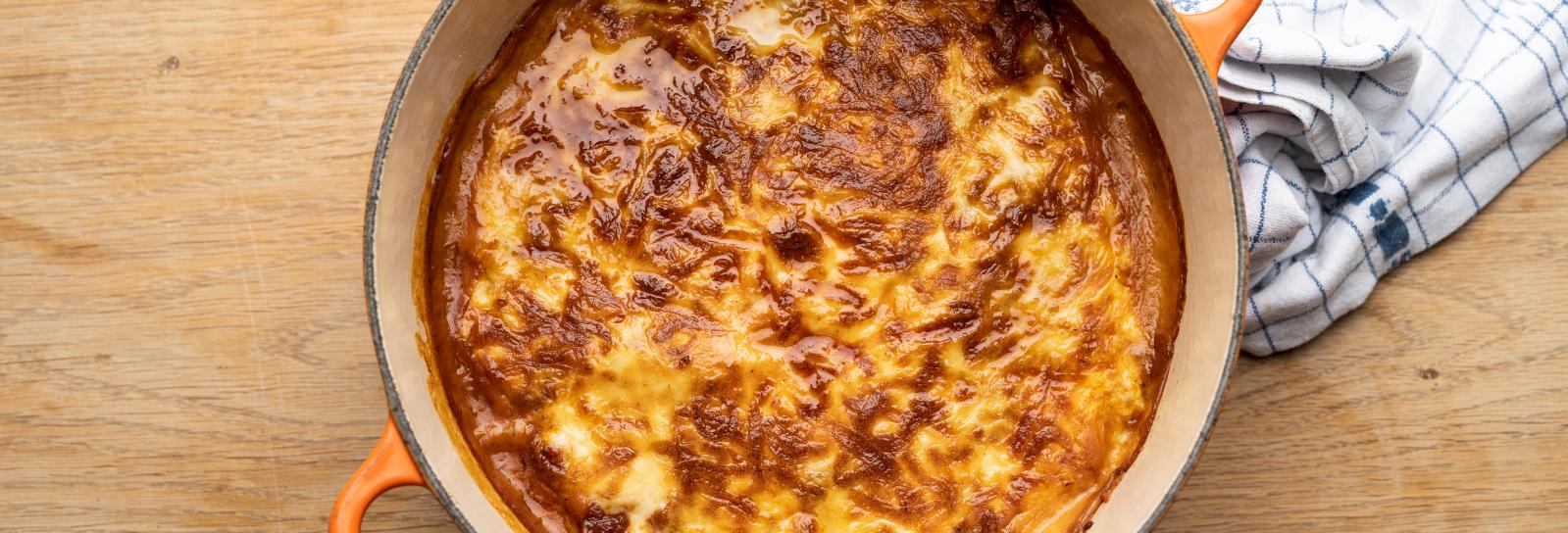 Grøn moussaka med røde linser, kartofler og squash