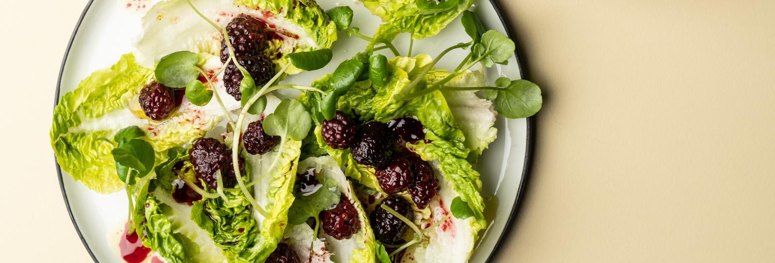 Hjertesalat med brombærdressing