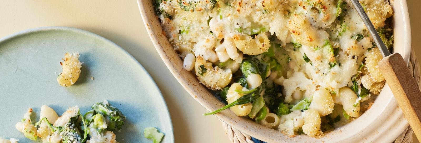 Green mac n´cheese med spinat-broccolicreme og hvide bønner