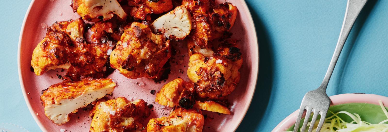 Blomkåls-nuggets med BBQ og sprød skorpe af cornflakes 