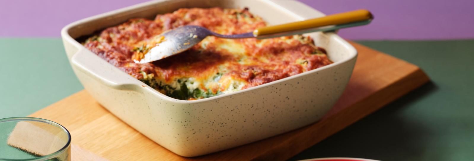 Lasagne med kyllingekødsovs og cremet spinat