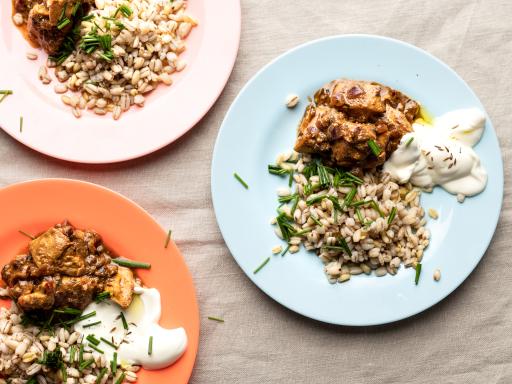 Kylling tikka masala med purløg og hvedekerner