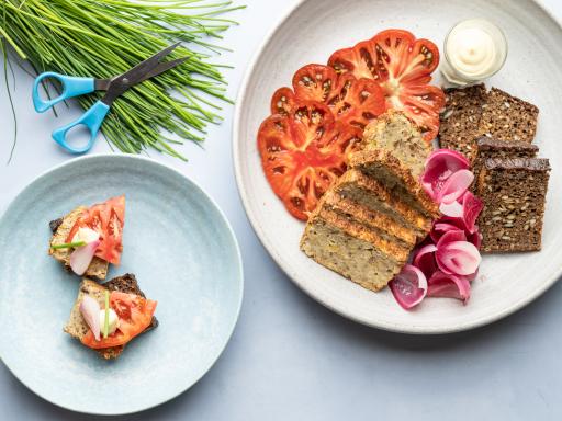 Farsbrød med flækærter, porrer og timian med trøffelmayonnaise og rugbrød