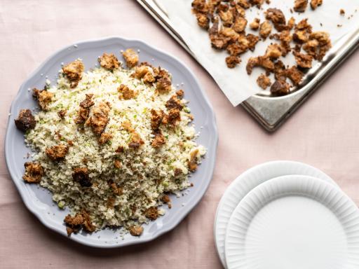 Blomkålstabbouleh med fennikel, dild, spidskommen og hvedebrødscroutoner