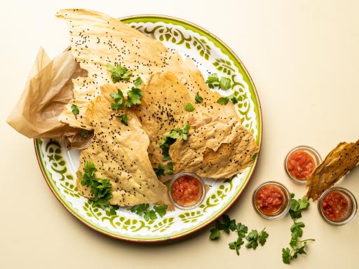 Sprøde kikærtechips med tomatrelish