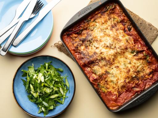 Lasagne på mørksej, gulerødder og cremet spinat og spinatsalat til