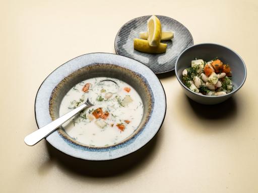 Fiskesuppe med rodfrugter og bønner