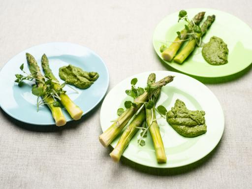 Lynkogte asparges med mungbønnespread