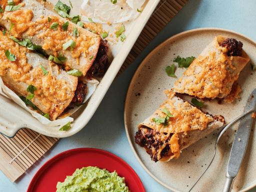 Bønne-enchiladas med ærte-guacamole